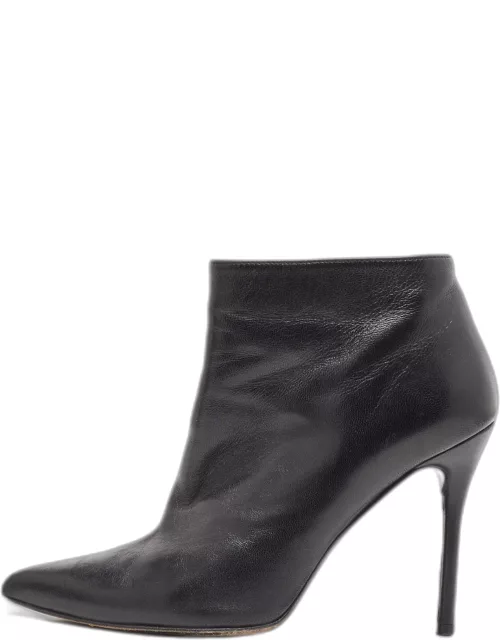 Stuart Weitzman Black Leather Ankle Length Pointed Toe Bootie