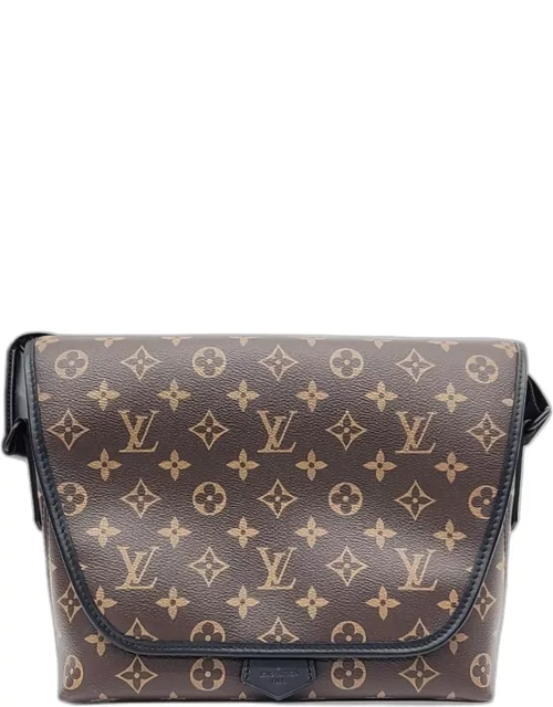 Louis Vuitton Magnetic Messenger Crossbody Bag M45557