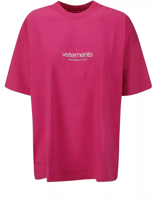 VETEMENTS Urban Logo Regular Fit T-shirt