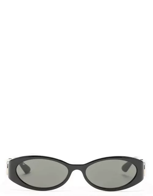 Black oval sunglasse