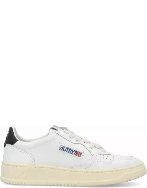 Autry Medalist Low Sneakers In White And Black Leather