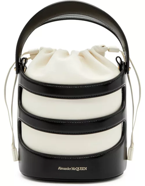 Alexander Mcqueen The Rise Leather Bucket bag - Black And White