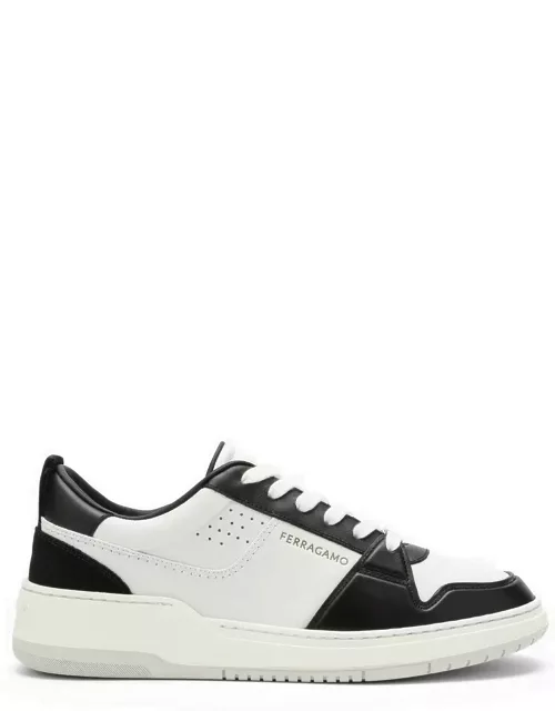Low black/white leather trainer