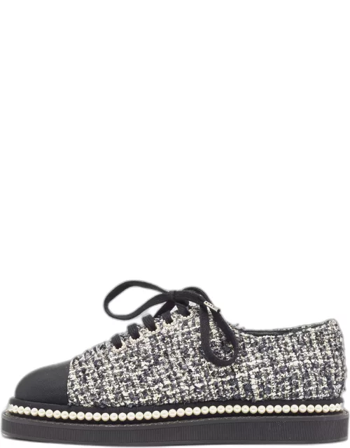 Chanel Black/White Tweed and Canvas Cap Toe Faux Pearl Trim Oxfords Sneaker