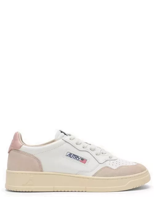 Medalist sneakers in white/powder leather and suede