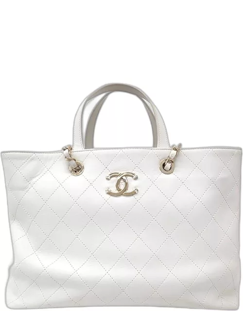Chanel Tote & Shoulder Bag