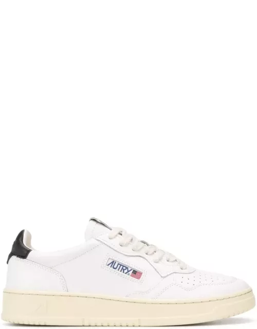 Autry medalist Low White Sneakers With Contrasting Heel Tab In Leather Man