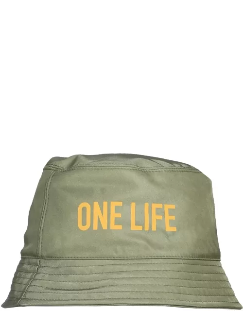 dsquared "one life one planet" bucket hat