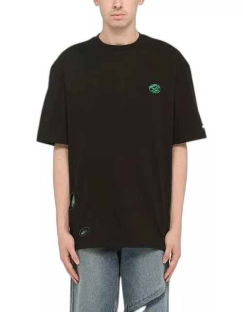 Black t-shirt with embroidered Distort logo