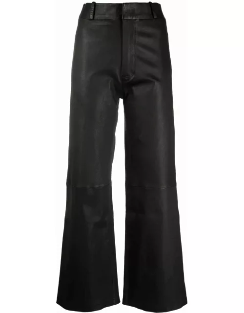 Black crop pants in wide-leg leather