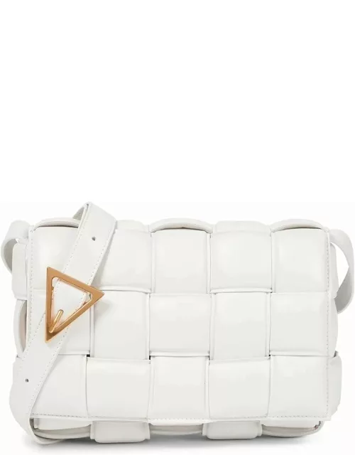 Cassette bag in white padded leather with intrecciato pattern