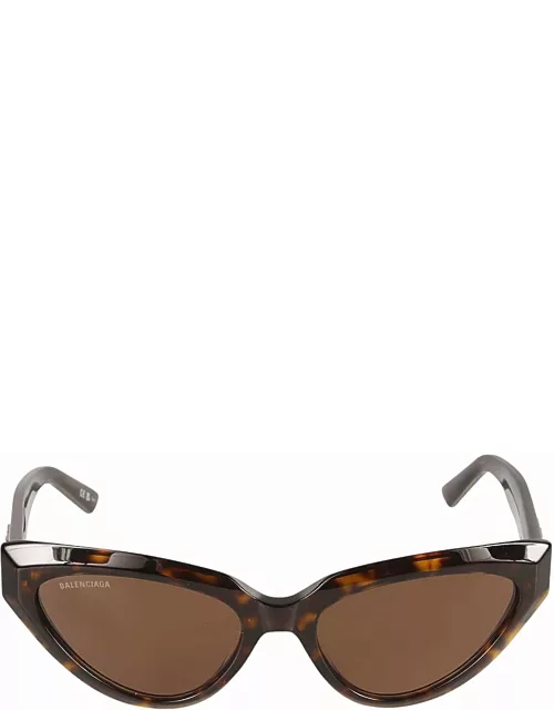 Balenciaga Eyewear Bb Plaque Cat Eye Frame Sunglasse