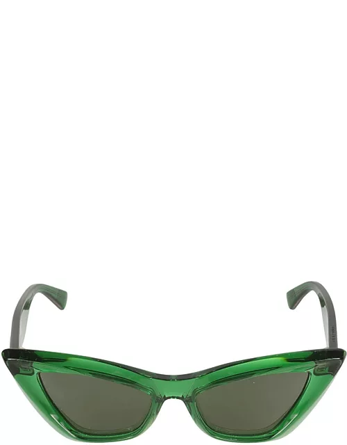Bottega Veneta Eyewear Cat Eye Frame Sunglasse