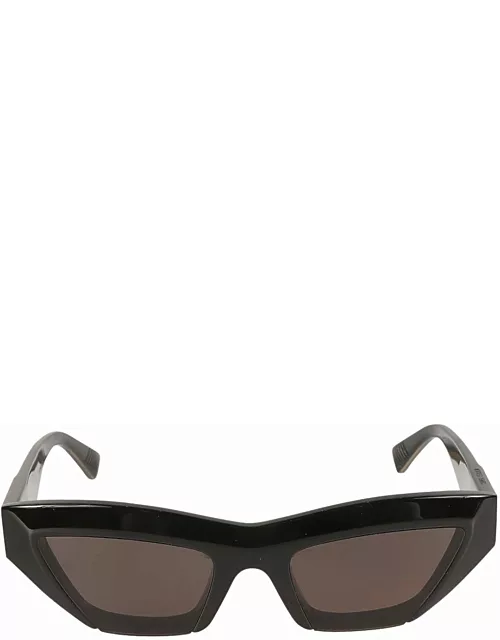 Bottega Veneta Eyewear Cat Eye Frame Sunglasse