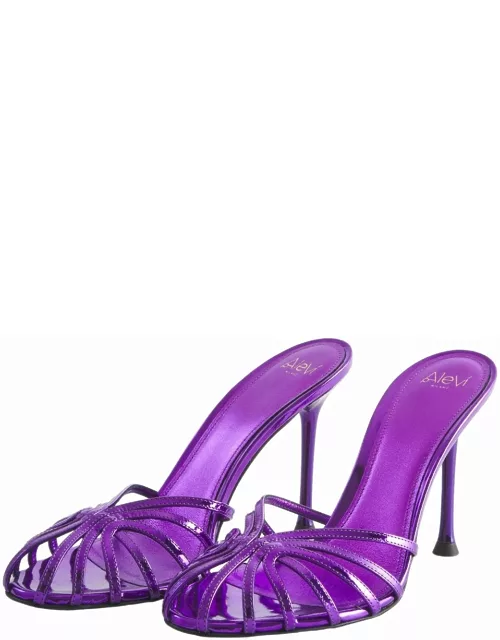 Purple patent leather Soraya mules with hee