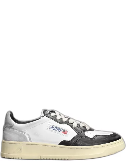 Autry Super Vintage Medalist Low Sneakers In White And Black Leather