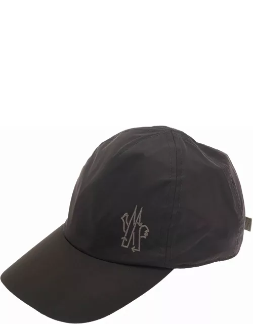 Moncler Black Baseball Cap With Logo Embroidery In Polyamide Man