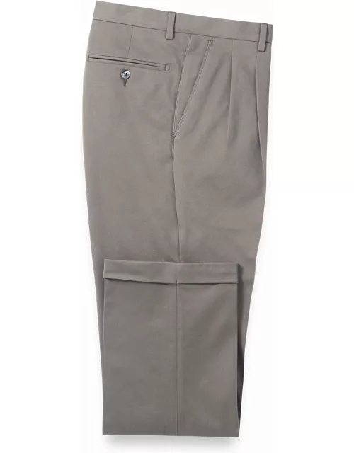 Classic Fit Cotton Stretch Twill Pleated Pant