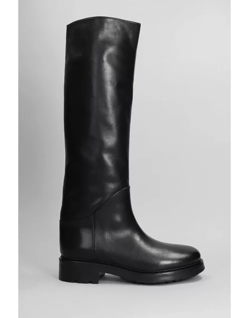 Strategia Low Heels Boots In Black Leather