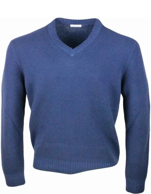 Malo Long-sleeved V-neck Sweater In 100% Fine And Soft Virgin Wool With English Rib Knit On The Neckline And Cuff