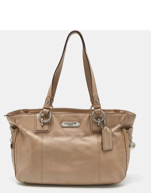 Coach Beige Leather Business To Zip Tote