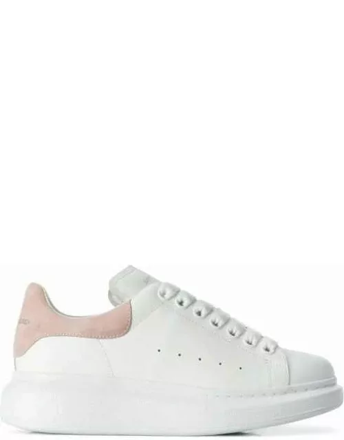 White sneakers with suede insert