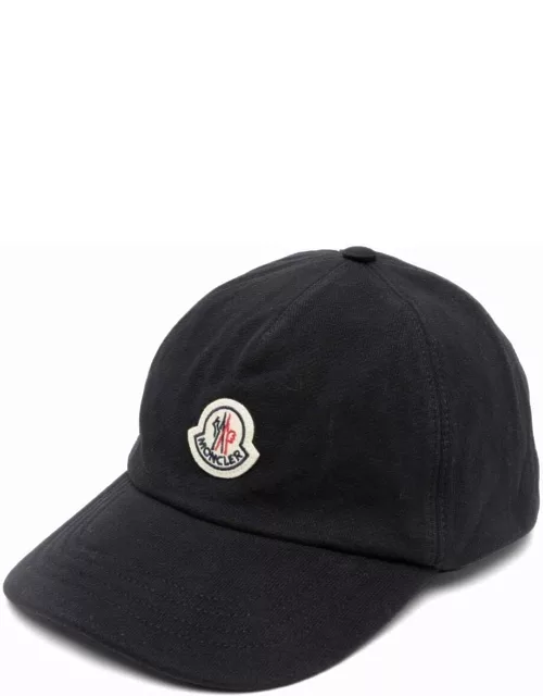 Blue baseball cap with logo appliqué