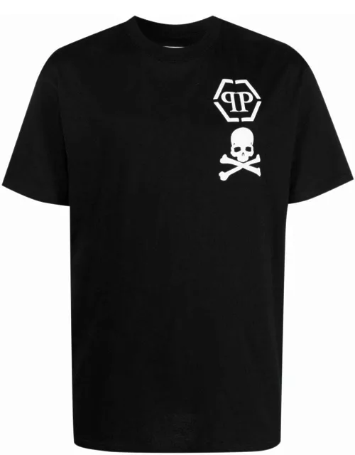 Black T-shirt with skull print