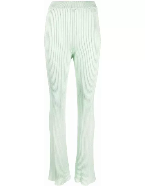 Pleated close-fitting trouser