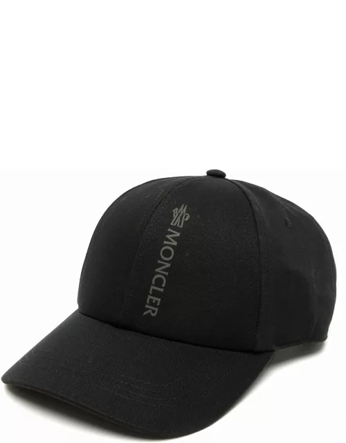 Black baseball cap with print