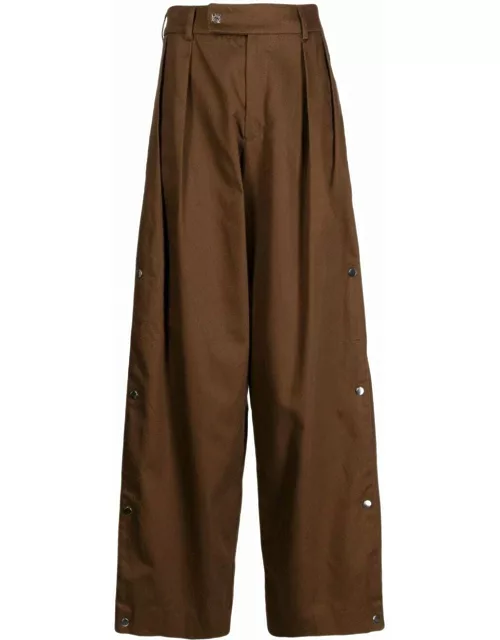 Brown pants with pleat