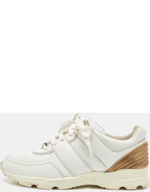 Chanel White/Gold Leather Interlocking CC Low Top Sneaker