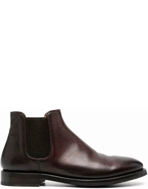 Ankle-length leather Chelsea boot