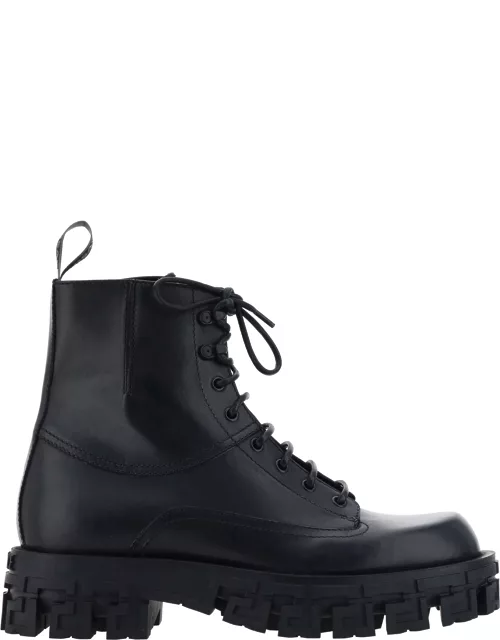 Lace-up boot