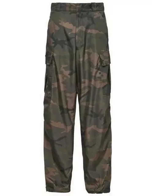 Camouflage cargo trousers in Re-Nylon