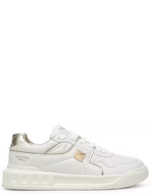 Low-Top One Stud white leather sneaker