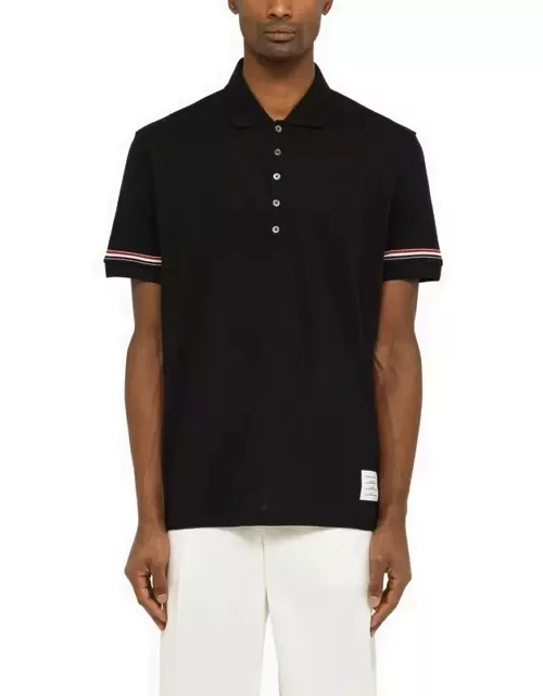 Short-sleeved navy polo shirt with patch