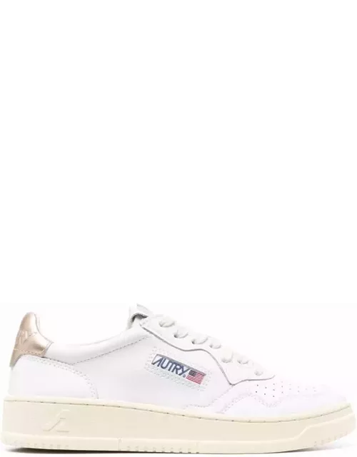 medalist Low White And Gold Leather Sneakers Autry Woman