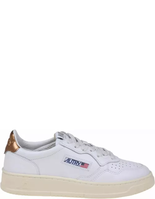 Autry Medialist Low Sneakers In White/bronze Leather