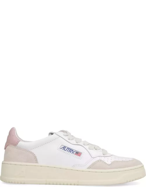 Autry Medalist Low Sneakers In White And Powder Suede And Leather