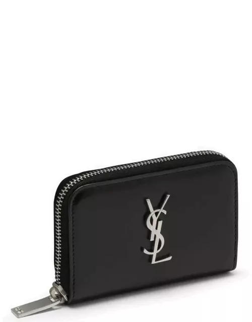Black zipper around wallet