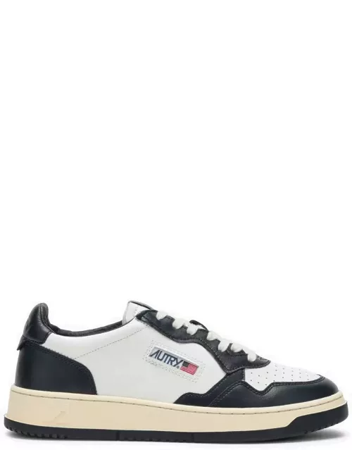 White/blue leather Medalist low-top sneaker
